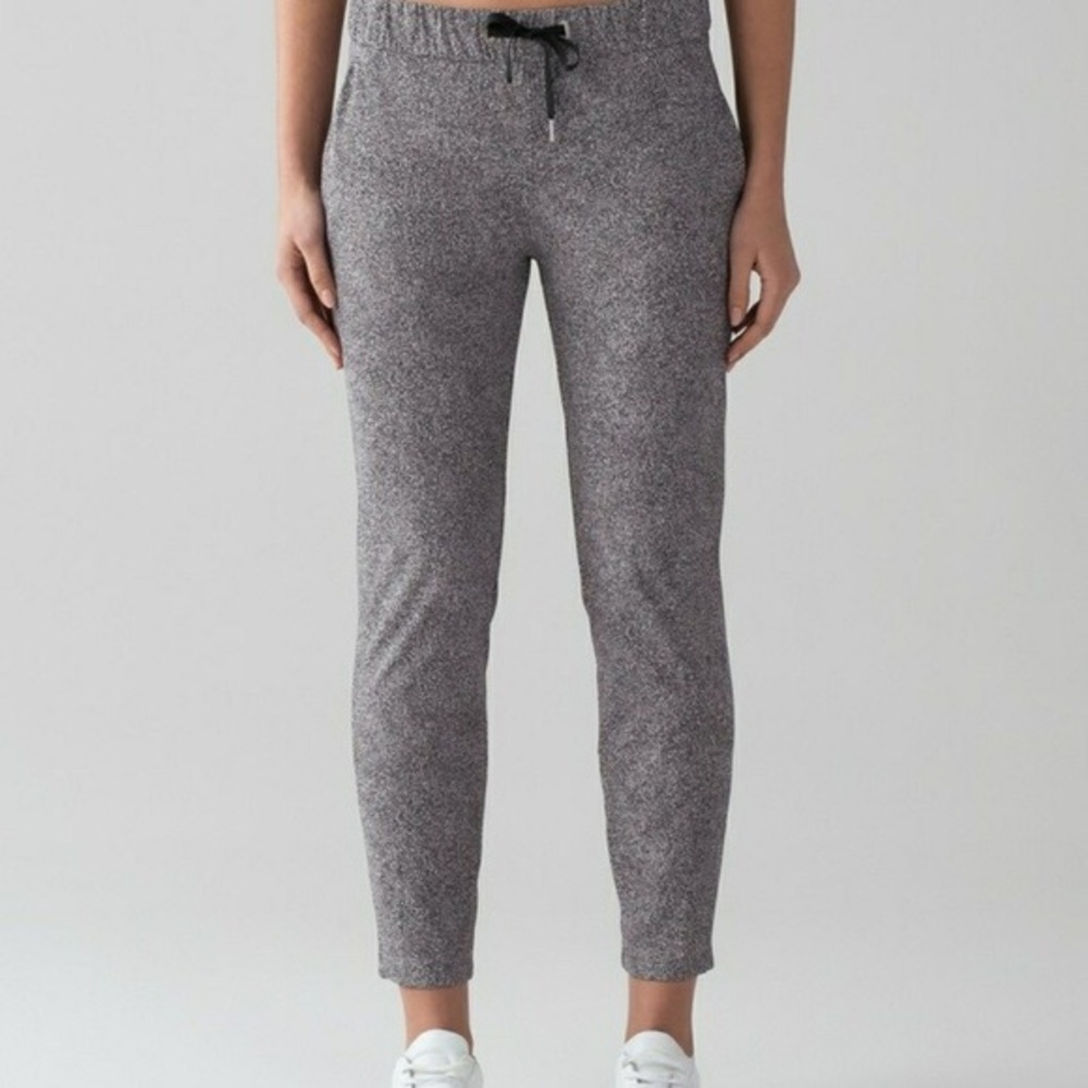 Lululemon On the Fly Jogger